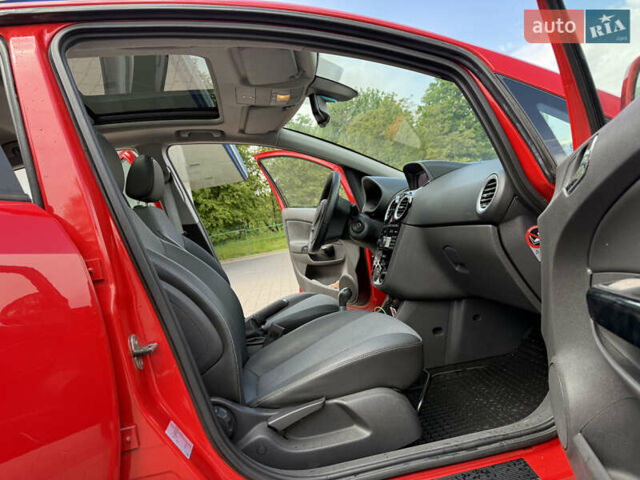 Красный Опель Корса, объемом двигателя 1.23 л и пробегом 127 тыс. км за 6600 $, фото 50 на Automoto.ua