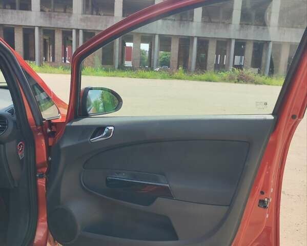 Красный Опель Корса, объемом двигателя 1.36 л и пробегом 184 тыс. км за 6000 $, фото 10 на Automoto.ua