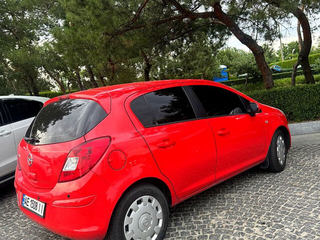 Красный Опель Корса, объемом двигателя 1.2 л и пробегом 131 тыс. км за 5300 $, фото 3 на Automoto.ua