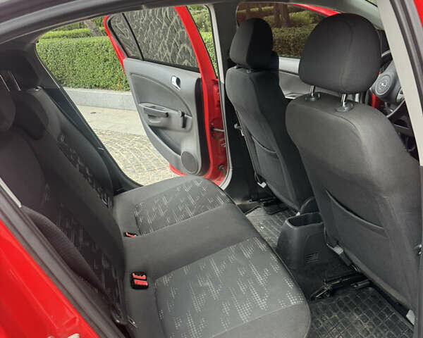 Красный Опель Корса, объемом двигателя 1.23 л и пробегом 131 тыс. км за 5300 $, фото 4 на Automoto.ua