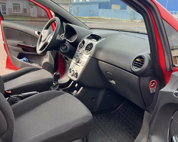 Червоний Опель Корса, об'ємом двигуна 1.25 л та пробігом 232 тис. км за 5200 $, фото 3 на Automoto.ua