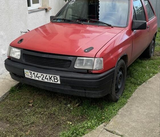 Красный Опель Корса, объемом двигателя 1.5 л и пробегом 3 тыс. км за 650 $, фото 3 на Automoto.ua