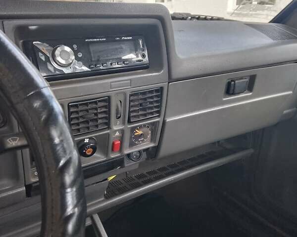 Красный Опель Корса, объемом двигателя 1.2 л и пробегом 200 тыс. км за 500 $, фото 2 на Automoto.ua