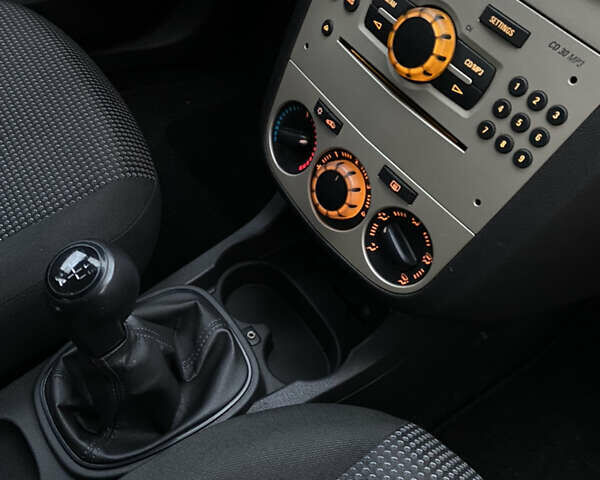 Опель Корса, объемом двигателя 1.2 л и пробегом 194 тыс. км за 4999 $, фото 12 на Automoto.ua