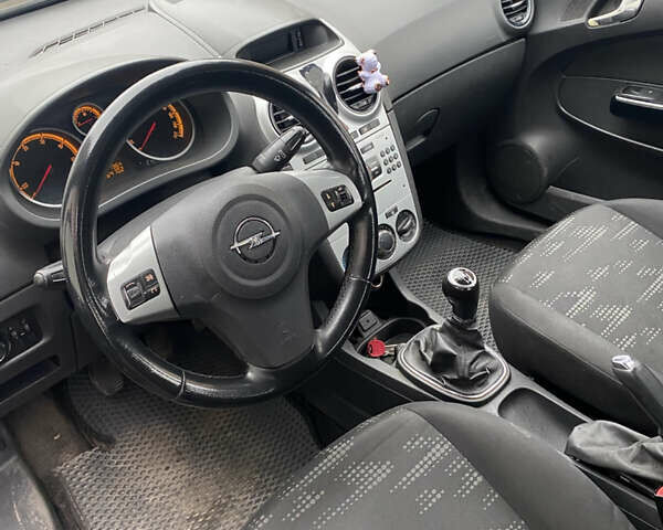 Опель Корса, объемом двигателя 1.2 л и пробегом 265 тыс. км за 3700 $, фото 3 на Automoto.ua
