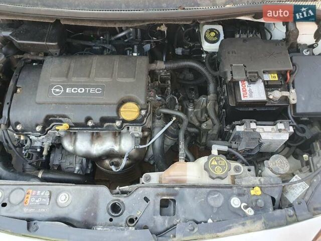 Опель Корса, объемом двигателя 1.23 л и пробегом 16 тыс. км за 8000 $, фото 3 на Automoto.ua