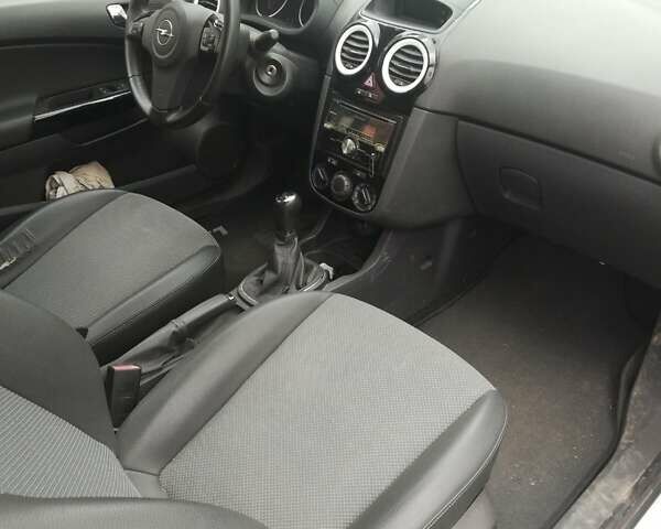 Опель Корса, объемом двигателя 1.4 л и пробегом 191 тыс. км за 4000 $, фото 2 на Automoto.ua