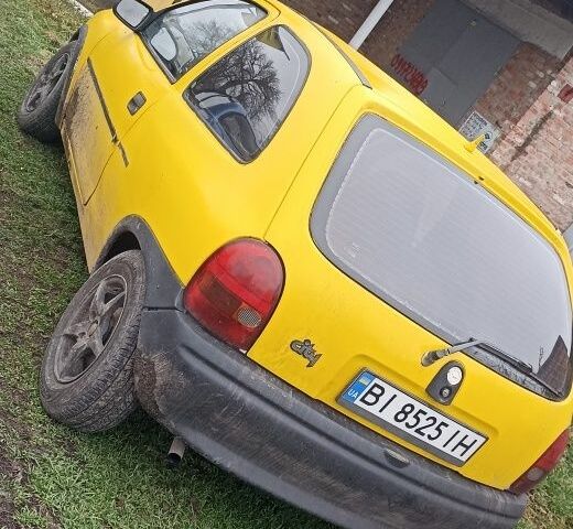 Желтый Опель Корса, объемом двигателя 1.2 л и пробегом 15 тыс. км за 800 $, фото 2 на Automoto.ua