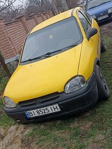 Желтый Опель Корса, объемом двигателя 1.2 л и пробегом 15 тыс. км за 800 $, фото 3 на Automoto.ua