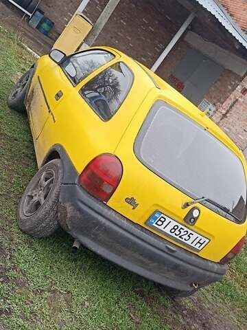 Желтый Опель Корса, объемом двигателя 1.2 л и пробегом 15 тыс. км за 800 $, фото 1 на Automoto.ua