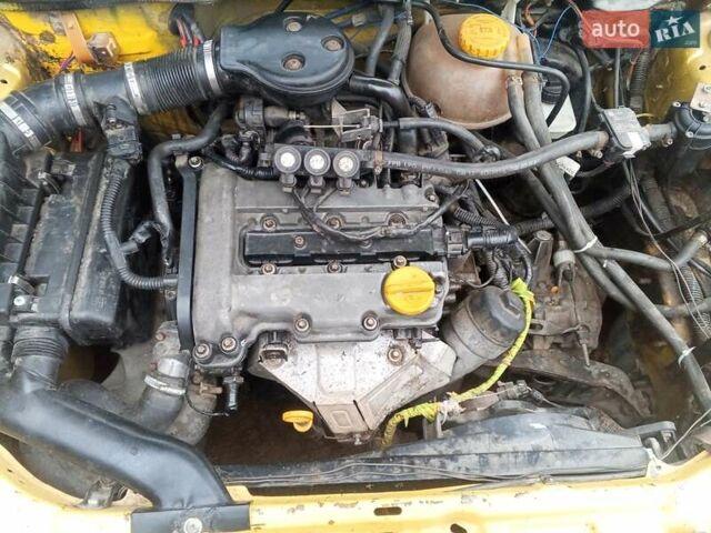 Желтый Опель Корса, объемом двигателя 0.97 л и пробегом 379 тыс. км за 2500 $, фото 10 на Automoto.ua