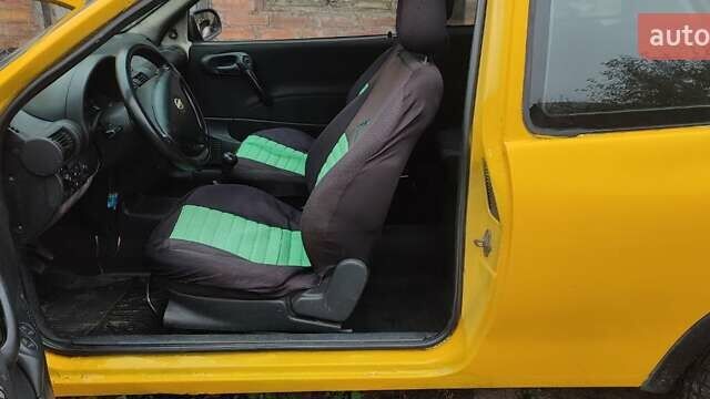 Желтый Опель Корса, объемом двигателя 0.97 л и пробегом 379 тыс. км за 2500 $, фото 14 на Automoto.ua