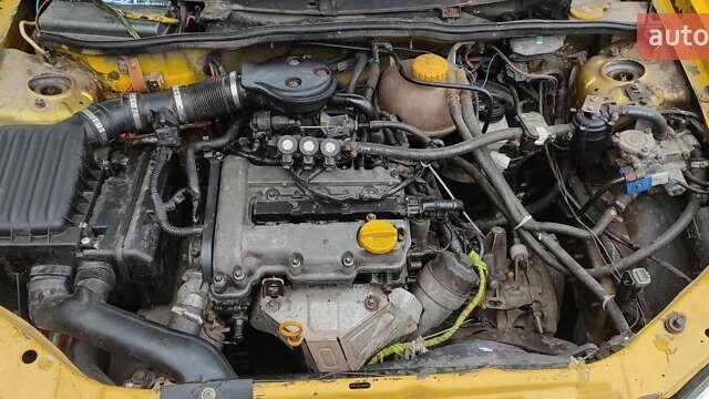 Желтый Опель Корса, объемом двигателя 0.97 л и пробегом 379 тыс. км за 2500 $, фото 15 на Automoto.ua