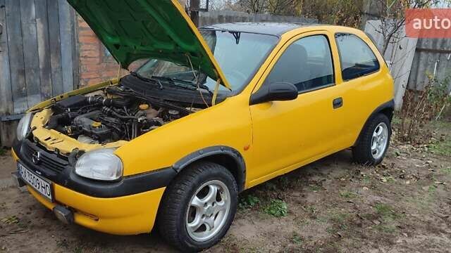 Желтый Опель Корса, объемом двигателя 0.97 л и пробегом 379 тыс. км за 2500 $, фото 13 на Automoto.ua