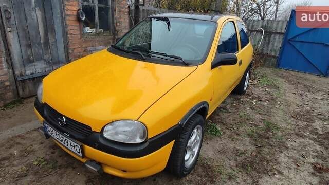 Желтый Опель Корса, объемом двигателя 0.97 л и пробегом 379 тыс. км за 2500 $, фото 16 на Automoto.ua