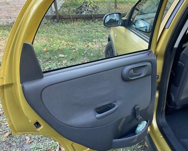Опель Корса 2002 у Полтаві на Automoto.ua Жовтий Опель Корса, об'ємом двигуна 1.2 л та пробігом 192 тис. км за 3600 $, фото 18 на Automoto.ua