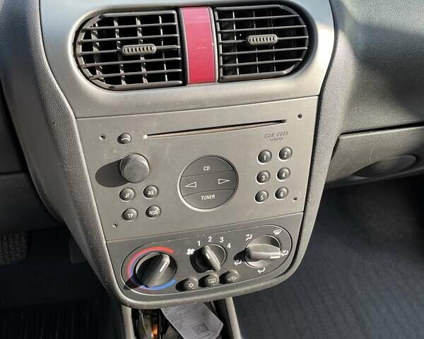 Опель Корса 2002 у Полтаві на Automoto.ua Жовтий Опель Корса, об'ємом двигуна 1.2 л та пробігом 192 тис. км за 3600 $, фото 30 на Automoto.ua