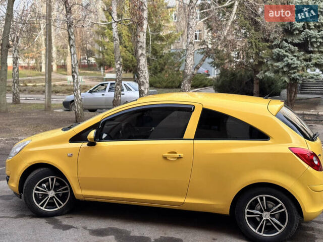 Желтый Опель Корса, объемом двигателя 1.23 л и пробегом 111 тыс. км за 5650 $, фото 8 на Automoto.ua