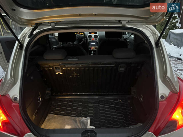 Жовтий Опель Корса, об'ємом двигуна 1.23 л та пробігом 202 тис. км за 4700 $, фото 9 на Automoto.ua