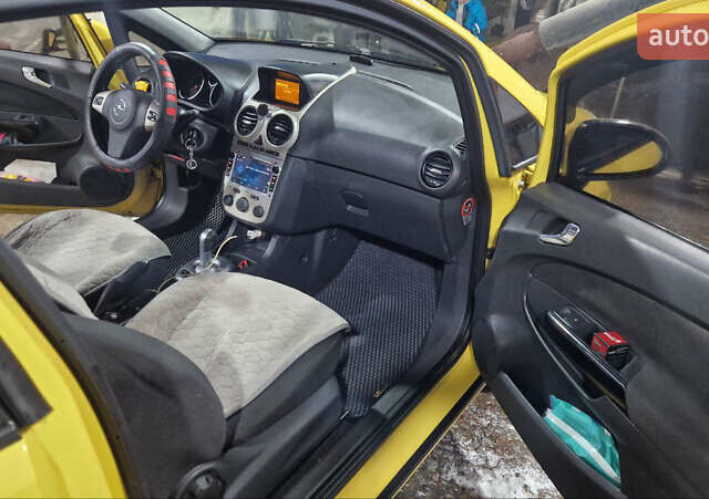 Желтый Опель Корса, объемом двигателя 1.23 л и пробегом 111 тыс. км за 5650 $, фото 13 на Automoto.ua