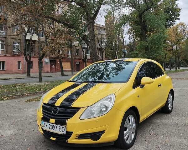 Желтый Опель Корса, объемом двигателя 1.23 л и пробегом 192 тыс. км за 4299 $, фото 4 на Automoto.ua
