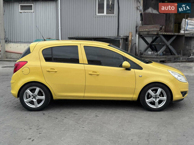 Желтый Опель Корса, объемом двигателя 1.4 л и пробегом 160 тыс. км за 4450 $, фото 3 на Automoto.ua