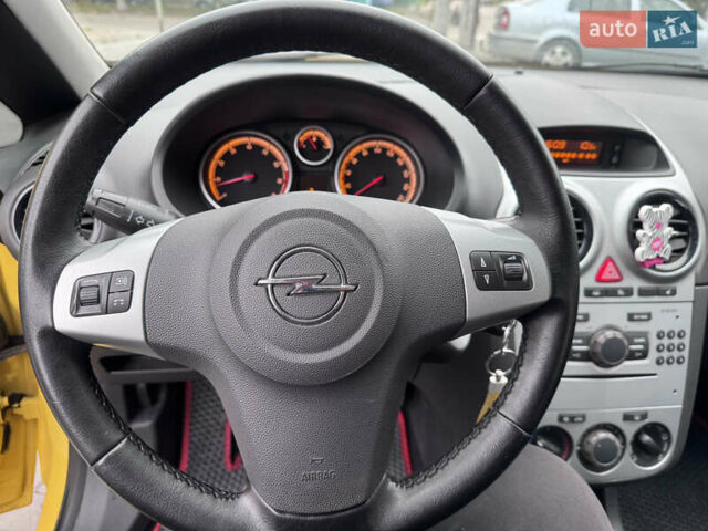 Желтый Опель Корса, объемом двигателя 1.4 л и пробегом 160 тыс. км за 4450 $, фото 9 на Automoto.ua