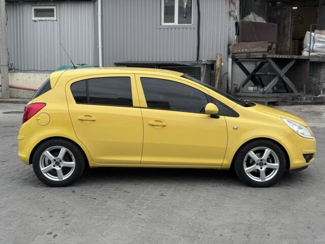 Желтый Опель Корса, объемом двигателя 1.4 л и пробегом 160 тыс. км за 4450 $, фото 3 на Automoto.ua