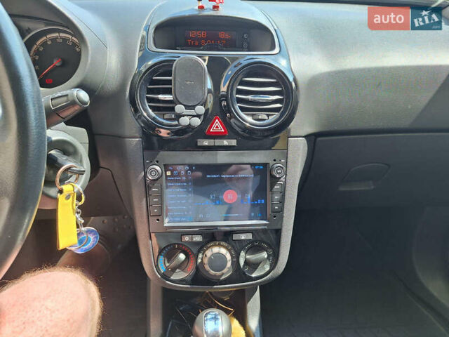 Желтый Опель Корса, объемом двигателя 1.4 л и пробегом 160 тыс. км за 5500 $, фото 11 на Automoto.ua