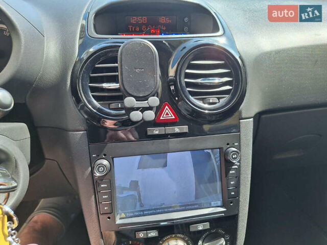 Желтый Опель Корса, объемом двигателя 1.4 л и пробегом 160 тыс. км за 5500 $, фото 12 на Automoto.ua