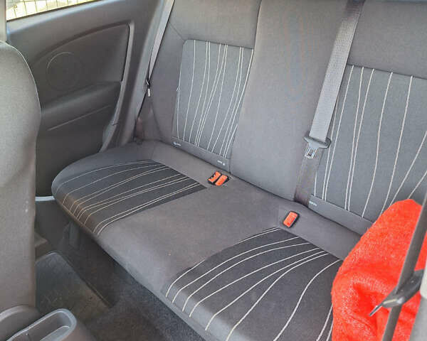 Желтый Опель Корса, объемом двигателя 1.4 л и пробегом 160 тыс. км за 5500 $, фото 7 на Automoto.ua