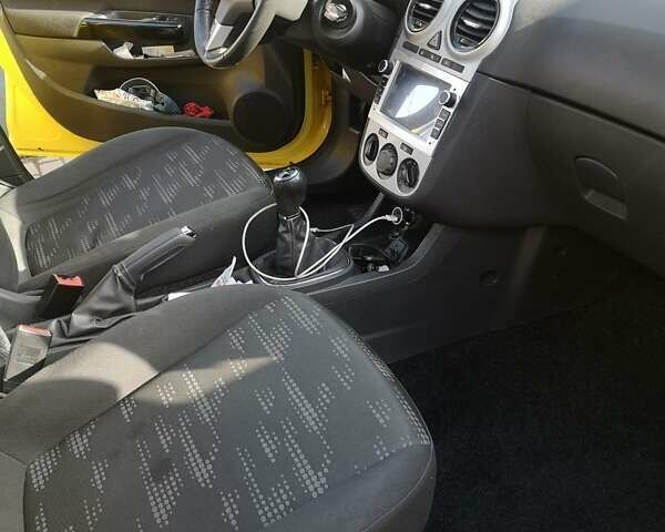 Опель Корса 2011 в Ровно на Automoto.ua Желтый Опель Корса, объемом двигателя 1.3 л и пробегом 230 тыс. км за 6400 $, фото 9 на Automoto.ua