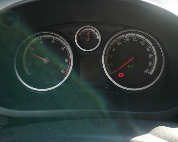 Опель Корса 2011 в Ровно на Automoto.ua Желтый Опель Корса, объемом двигателя 1.3 л и пробегом 230 тыс. км за 6400 $, фото 3 на Automoto.ua