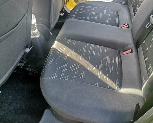 Опель Корса 2011 в Ровно на Automoto.ua Желтый Опель Корса, объемом двигателя 1.3 л и пробегом 230 тыс. км за 6400 $, фото 11 на Automoto.ua