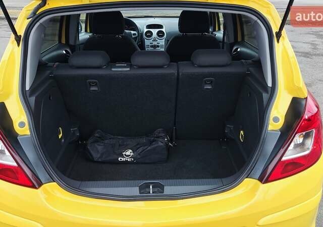 Жовтий Опель Корса, об'ємом двигуна 1.23 л та пробігом 90 тис. км за 6900 $, фото 22 на Automoto.ua