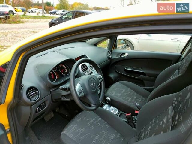 Желтый Опель Корса, объемом двигателя 1.23 л и пробегом 176 тыс. км за 5500 $, фото 3 на Automoto.ua