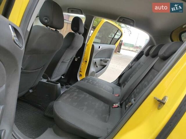 Желтый Опель Корса, объемом двигателя 1.23 л и пробегом 176 тыс. км за 5500 $, фото 25 на Automoto.ua