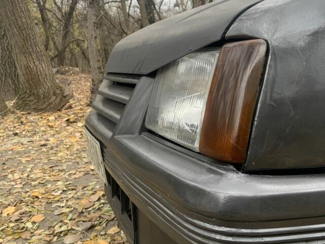 Серый Опель Корса, объемом двигателя 1.3 л и пробегом 333 тыс. км за 600 $, фото 7 на Automoto.ua