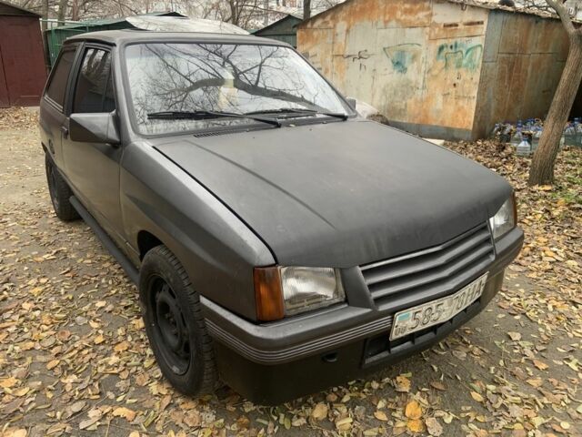 Серый Опель Корса, объемом двигателя 1.3 л и пробегом 333 тыс. км за 600 $, фото 3 на Automoto.ua