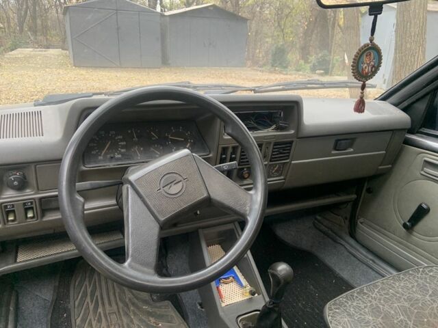 Серый Опель Корса, объемом двигателя 1.3 л и пробегом 333 тыс. км за 600 $, фото 10 на Automoto.ua