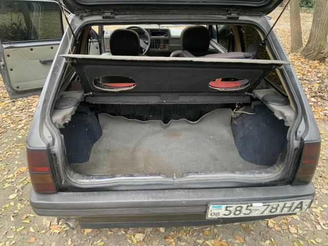 Серый Опель Корса, объемом двигателя 1.3 л и пробегом 333 тыс. км за 600 $, фото 14 на Automoto.ua