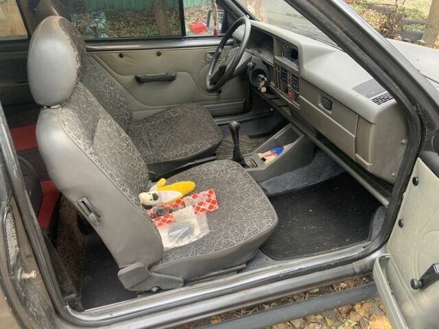 Серый Опель Корса, объемом двигателя 1.3 л и пробегом 333 тыс. км за 600 $, фото 11 на Automoto.ua