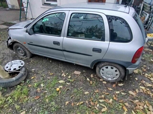 Серый Опель Корса, объемом двигателя 1.2 л и пробегом 220 тыс. км за 550 $, фото 2 на Automoto.ua