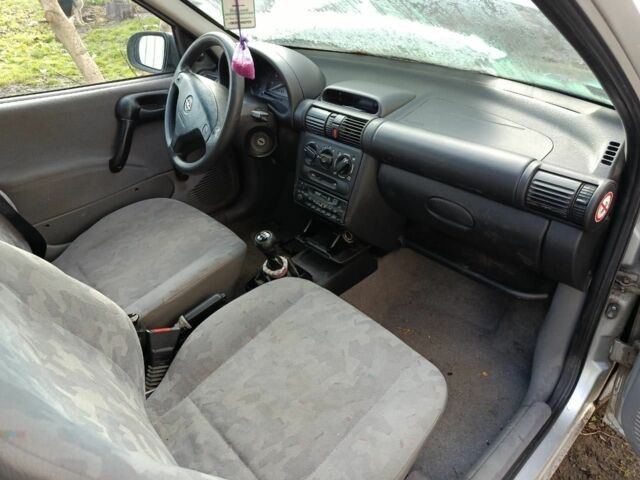 Серый Опель Корса, объемом двигателя 1.2 л и пробегом 220 тыс. км за 550 $, фото 7 на Automoto.ua