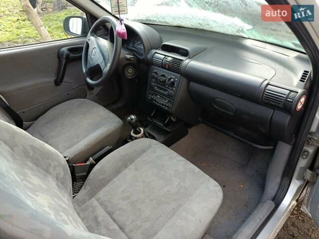 Серый Опель Корса, объемом двигателя 1.2 л и пробегом 220 тыс. км за 550 $, фото 6 на Automoto.ua