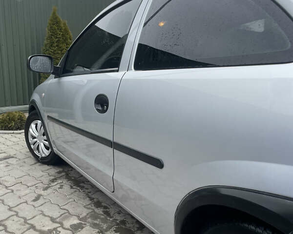 Сірий Опель Корса, об'ємом двигуна 1.2 л та пробігом 154 тис. км за 3250 $, фото 5 на Automoto.ua