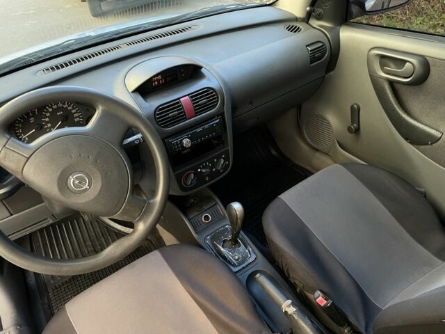 Серый Опель Корса, объемом двигателя 1.2 л и пробегом 200 тыс. км за 2350 $, фото 7 на Automoto.ua