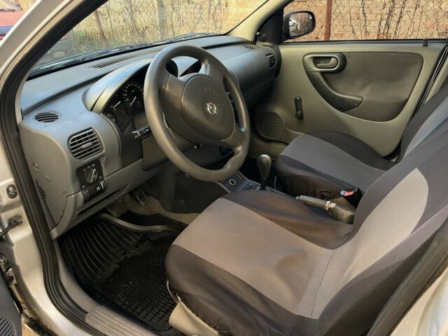 Серый Опель Корса, объемом двигателя 1.2 л и пробегом 200 тыс. км за 2350 $, фото 5 на Automoto.ua