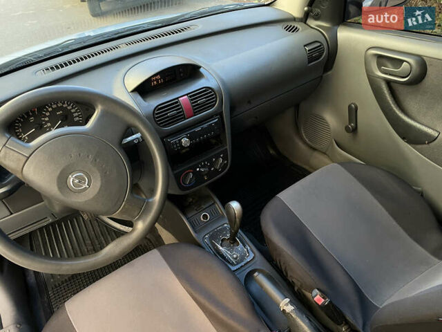 Серый Опель Корса, объемом двигателя 1.2 л и пробегом 220 тыс. км за 2350 $, фото 7 на Automoto.ua