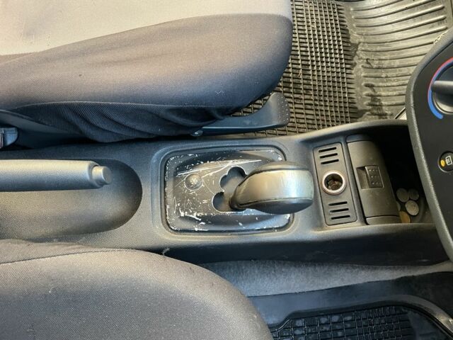 Серый Опель Корса, объемом двигателя 1.2 л и пробегом 200 тыс. км за 2350 $, фото 9 на Automoto.ua